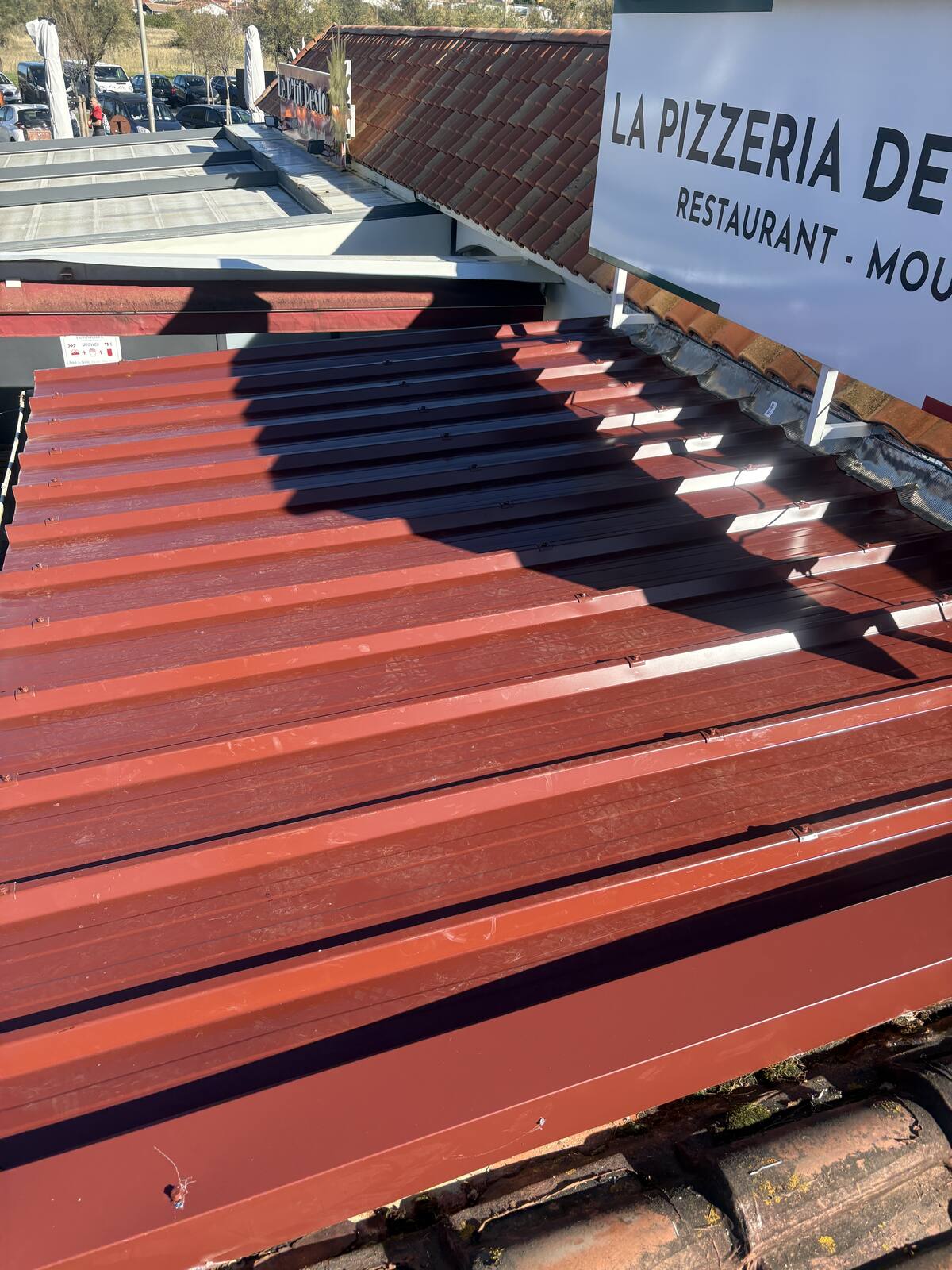 Toiture en bac acier rénovée par Toiture Pro Clean
