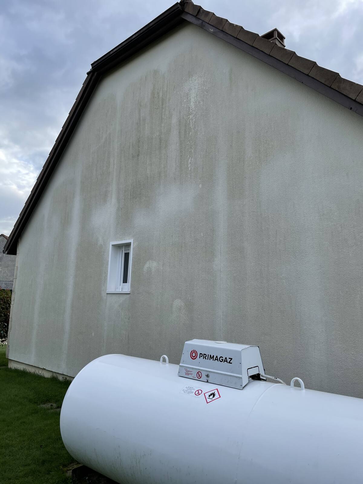 Façade avant nettoyage, Toiture Pro Clean à Pau