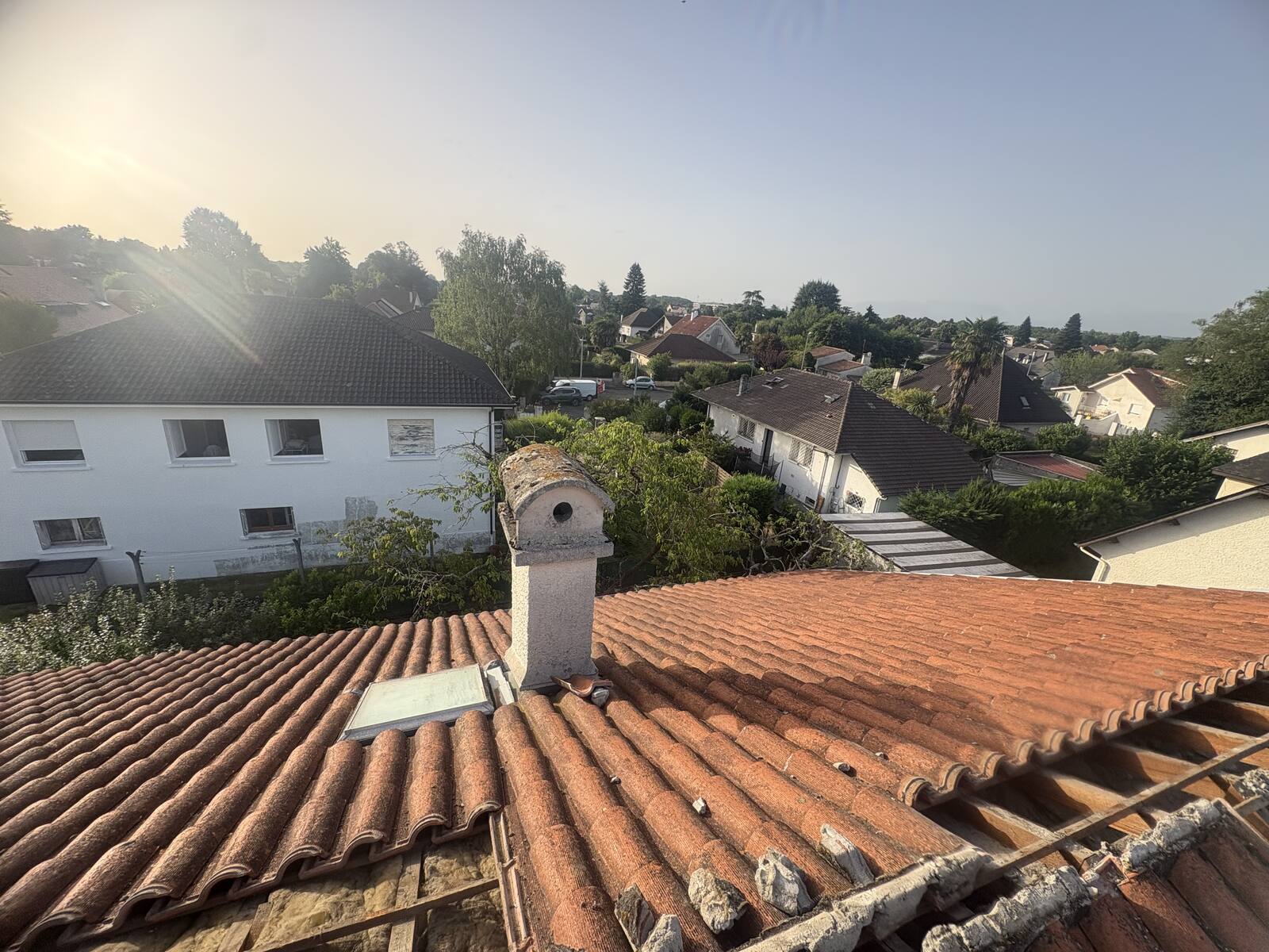 Dépose partielle des tuiles avant rénovation de toiture
