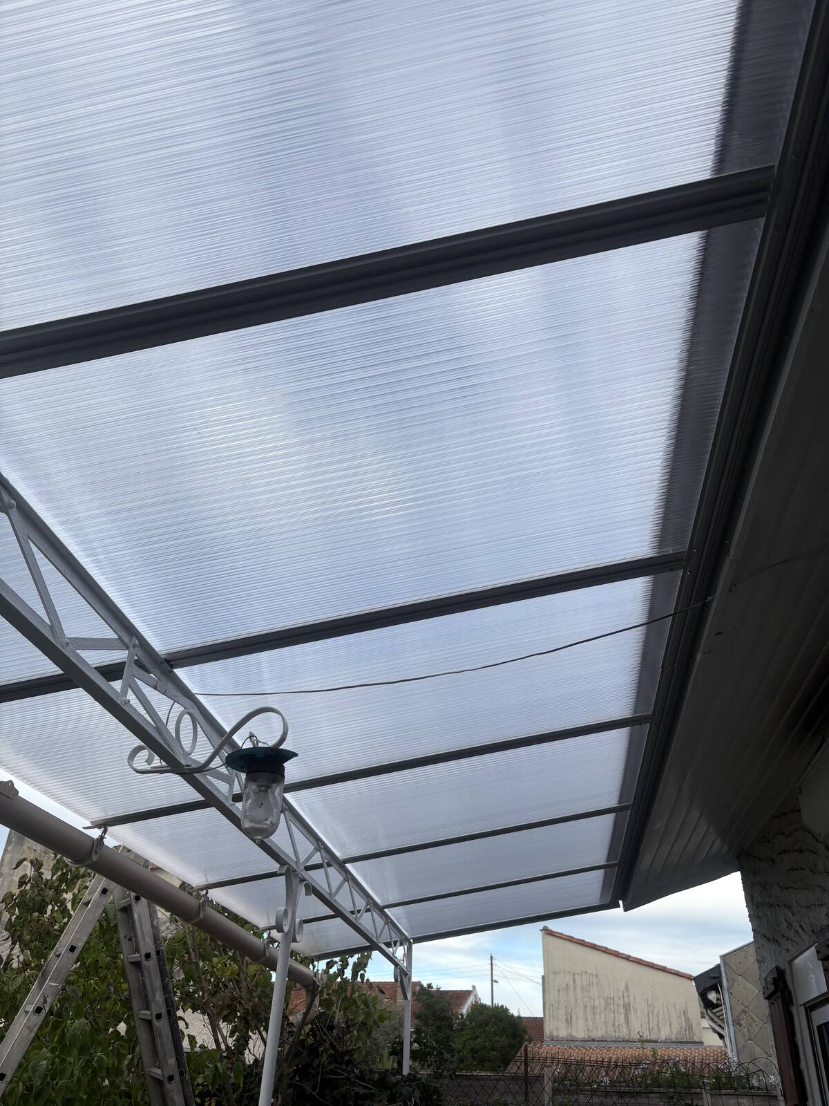 Toiture polycarbonate de véranda posée par Toiture Pro Clean